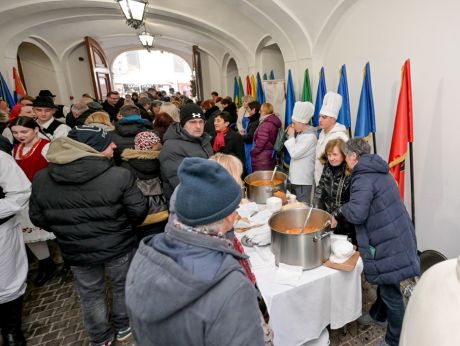 advent_u_atriju_kolaci_sarma_zaklada_vita_2025 1 20251221.jpg