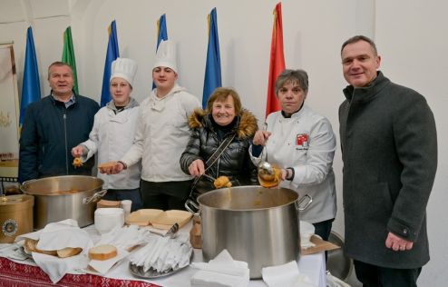 advent_u_atriju_kolaci_sarma_zaklada_vita_2025 3 20251221.jpg