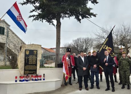 batch_pume-spomenik 1.jpg