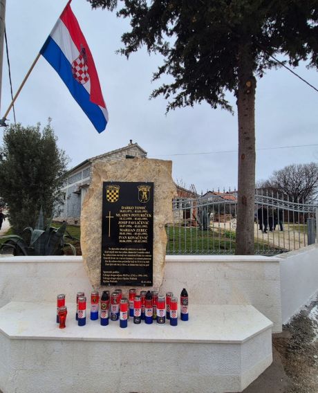 batch_pume-spomenik 12.jpg