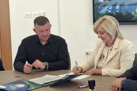 trnovec-potpisivanje ugovora-vatrogasni dom 10.jpeg