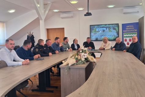 trnovec-potpisivanje ugovora-vatrogasni dom 11.jpeg