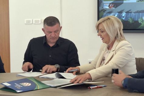 trnovec-potpisivanje ugovora-vatrogasni dom 9.jpeg