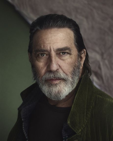 ciaran-hinds_6a0af3fc5cfb5.png