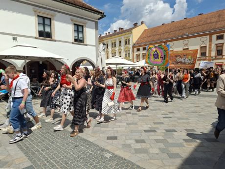 Maturanti mimohod 15 20260520.jpg