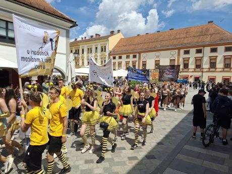 Maturanti mimohod 16 20260520.jpg