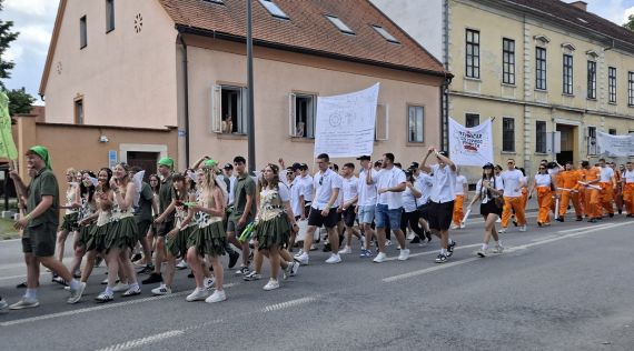 Maturanti mimohod 1 20260520.jpg