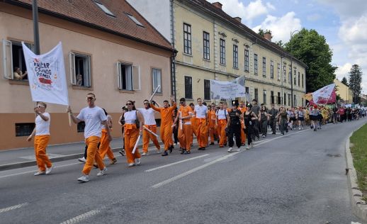 Maturanti mimohod 2 20260520.jpg