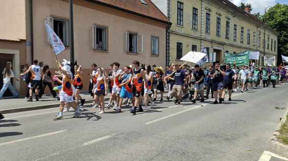 Maturanti mimohod 3 20260520.jpg