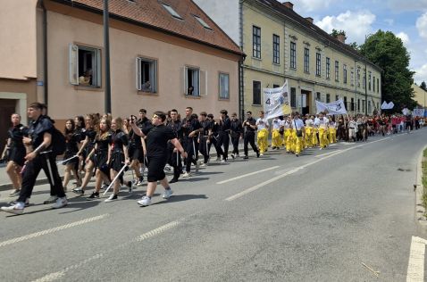 Maturanti mimohod 4 20260520.jpg