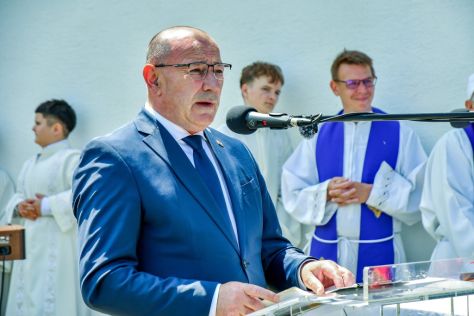 Pokop posmrtnih ostataka 36 rtava Moenec 15.jpg