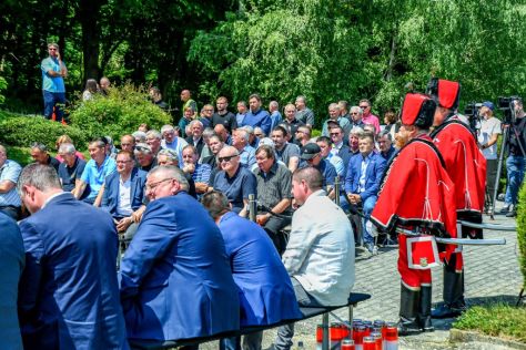 Pokop posmrtnih ostataka 36 rtava Moenec 16.jpg