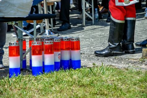 Pokop posmrtnih ostataka 36 rtava Moenec 18.jpg