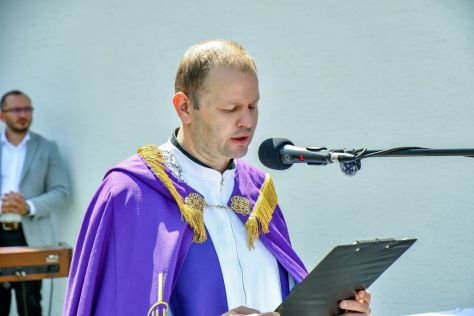 Pokop posmrtnih ostataka 36 rtava Moenec 20.jpg