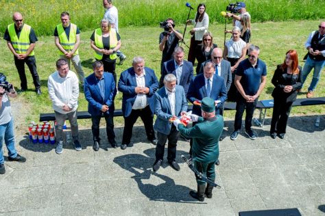 Pokop posmrtnih ostataka 36 rtava Moenec 23.jpg