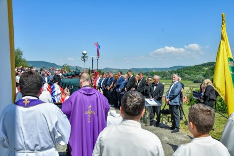 Pokop posmrtnih ostataka 36 rtava Moenec 3.jpg