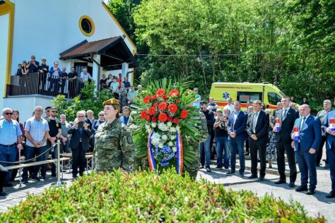 Pokop posmrtnih ostataka 36 rtava Moenec 33.jpg