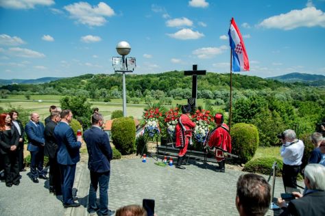 Pokop posmrtnih ostataka 36 rtava Moenec 37.jpg