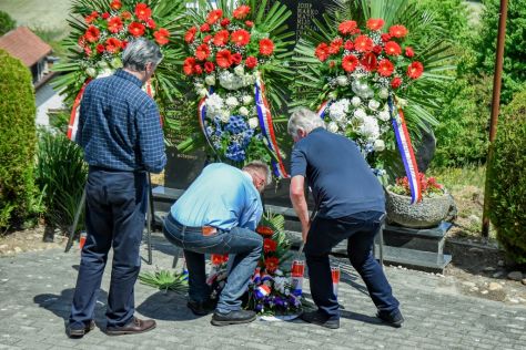 Pokop posmrtnih ostataka 36 rtava Moenec 39.jpg
