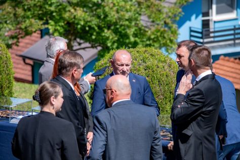 Pokop posmrtnih ostataka 36 rtava Moenec 52.jpg