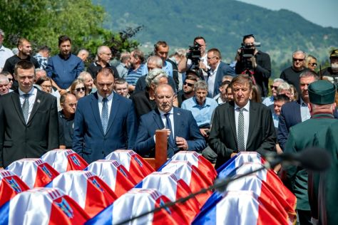 Pokop posmrtnih ostataka 36 rtava Moenec 53.jpg