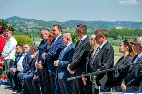 Pokop posmrtnih ostataka 36 rtava Moenec 55.jpg