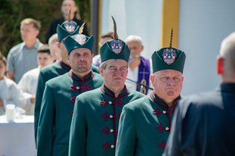 Pokop posmrtnih ostataka 36 rtava Moenec 71.jpg