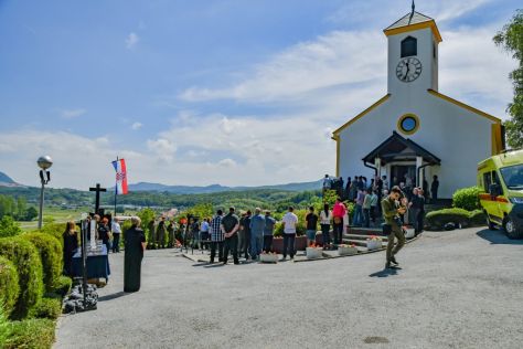 Pokop posmrtnih ostataka 36 rtava Moenec 76  kopija.jpg