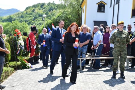 Pokop posmrtnih ostataka 36 rtava Moenec 78  kopija.jpg