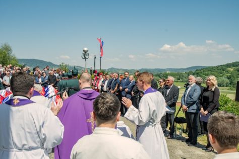 Pokop posmrtnih ostataka 36 rtava Moenec 8.jpg