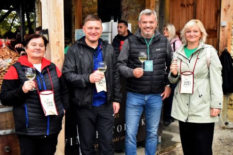 batch_Wine  Walk Cestica9.jpg